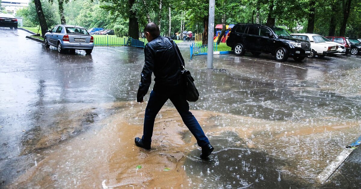 Дожди москва и область. Дождь в Москве 2023. Июльский дождь картинки. Июльский ливень картинки.