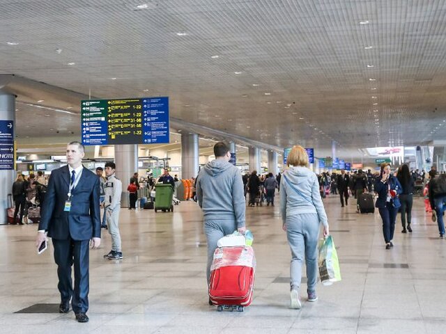 Более 15 рейсов задержали и отменили в аэропортах Москвы 16 июля