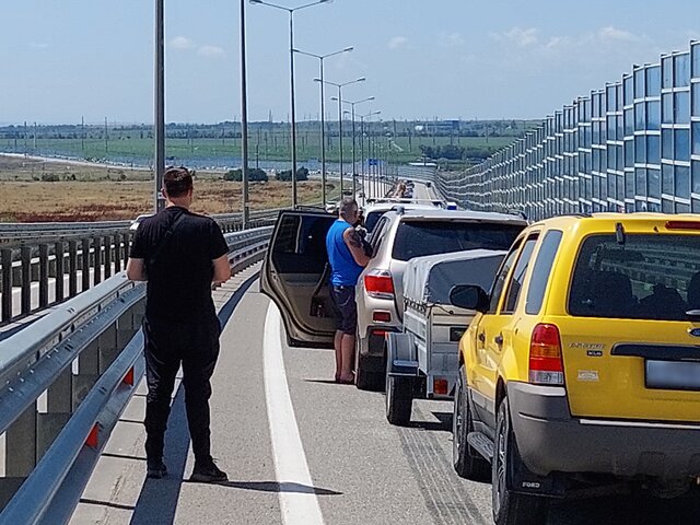Затор на подъезде к Крымскому мосту со стороны Кубани превысил 500 автомобилей