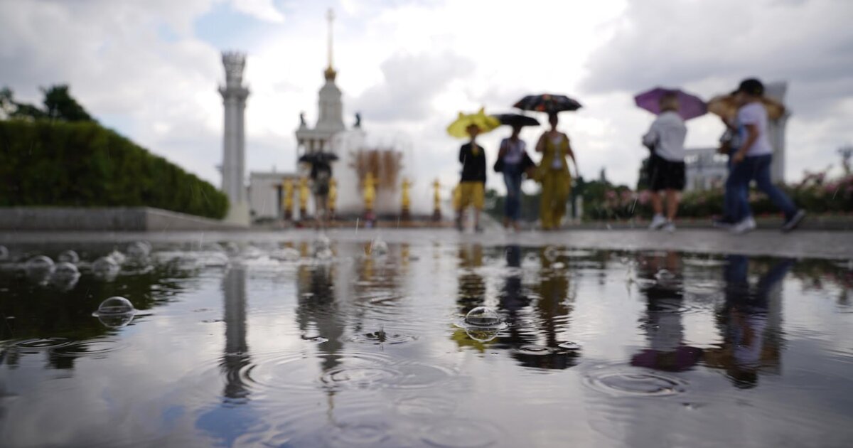 1 июля холодно. Дождливая Москва. Дождь в Москве. Дождливый город в России. Дождь в Москве вчера.