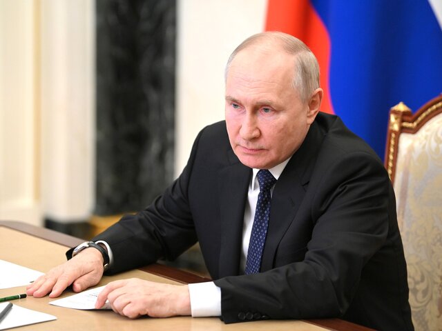 Путин порекомендовал главам регионов РФ увековечить память участников СВО