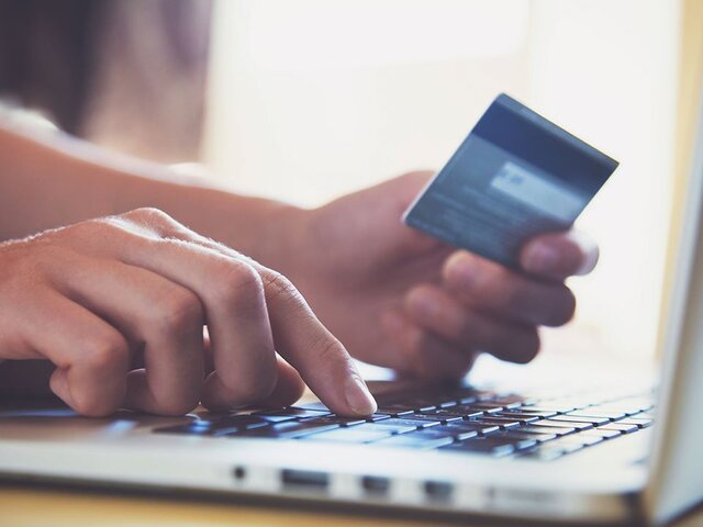 Эксперты рассказали об уменьшении количества онлайн-покупок в РФ на 25%