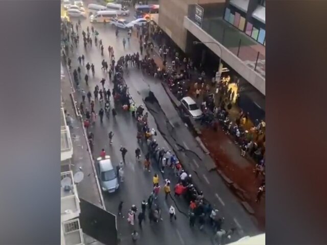 Дорога частично обрушилась в южноафриканском Йоханнесбурге из-за взрыва – СМИ