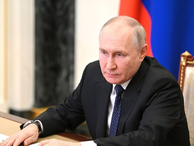 Путин поручил согласовать план по развитию арктических населенных пунктов