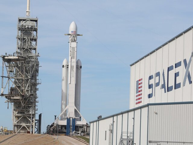 SpaceX отменила запуск Falcon Heavy за минуту до старта