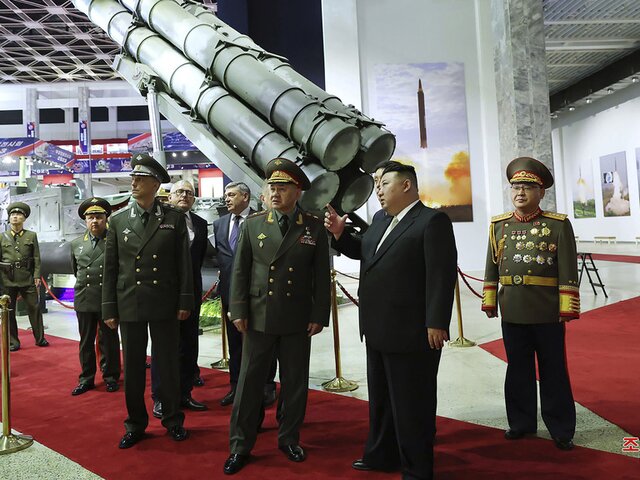 Ким Чен Ын показал Шойгу новые беспилотники