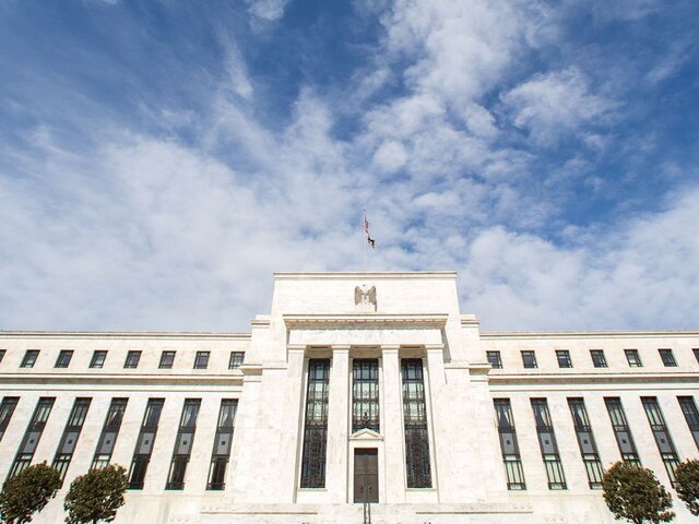 ФРС США повысила базовую процентную ставку до 5,5% годовых