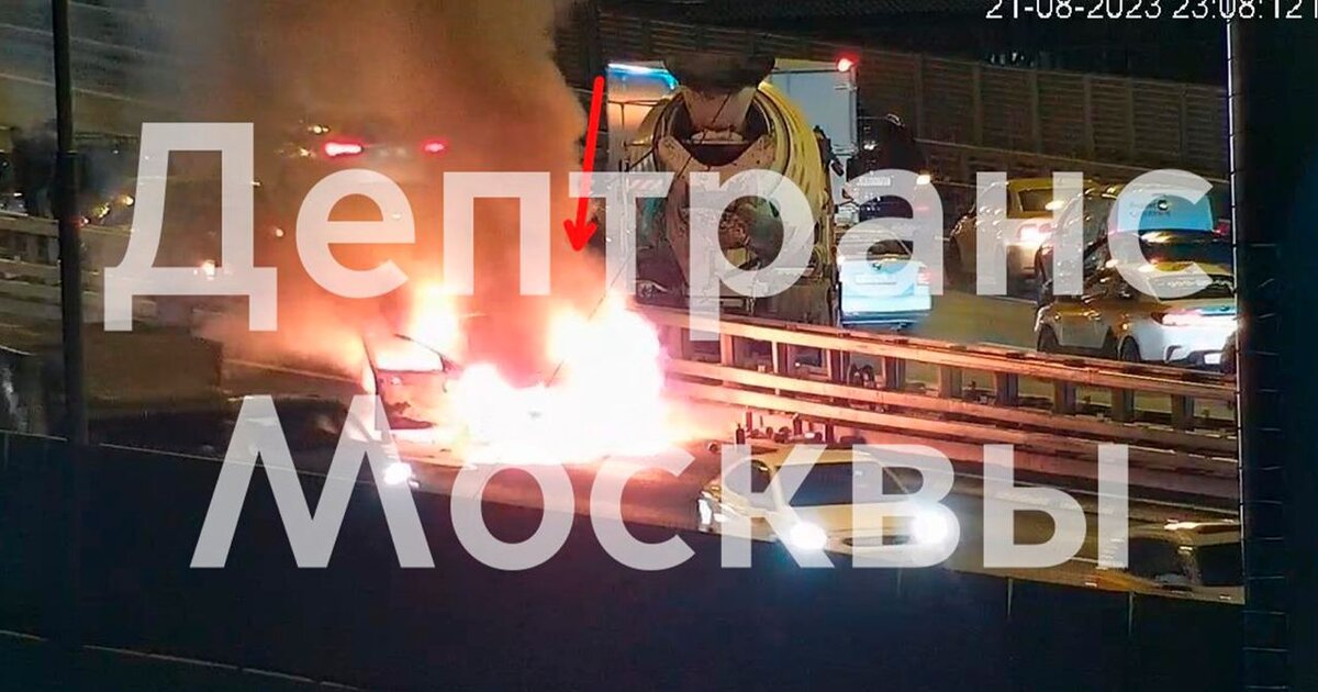 Авария в москве сегодня утром с грузовиком ттк. Авария в москве сегодня утром с грузовиком ттк. Москва горит. Москва сити горит. Ттк горит.