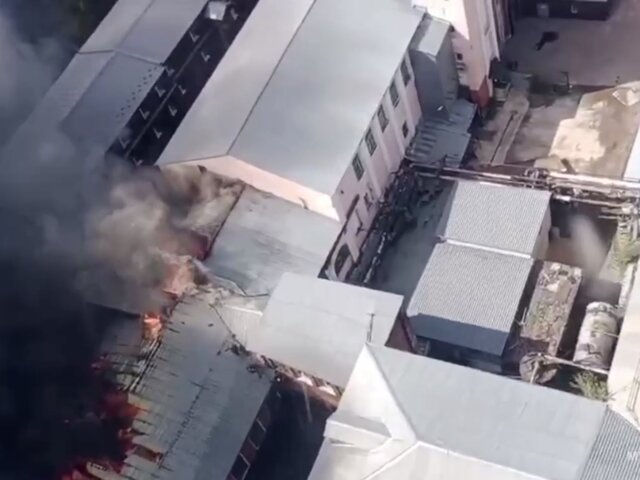 Пожар на складе лакокрасочных изделий локализовали на площади 4,3 тыс 