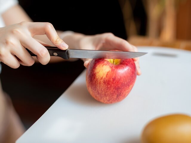 Перекус яблоком за полчаса до еды снизит риск переедания