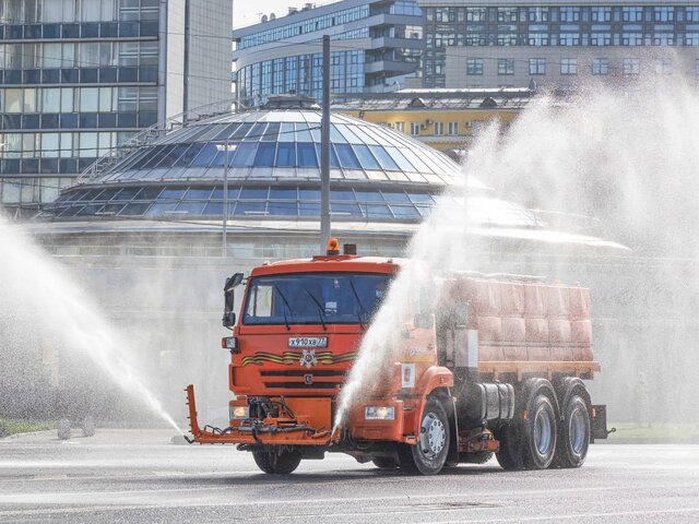 Городские службы продолжают работать в усиленном режиме из-за сильной жары в Москве