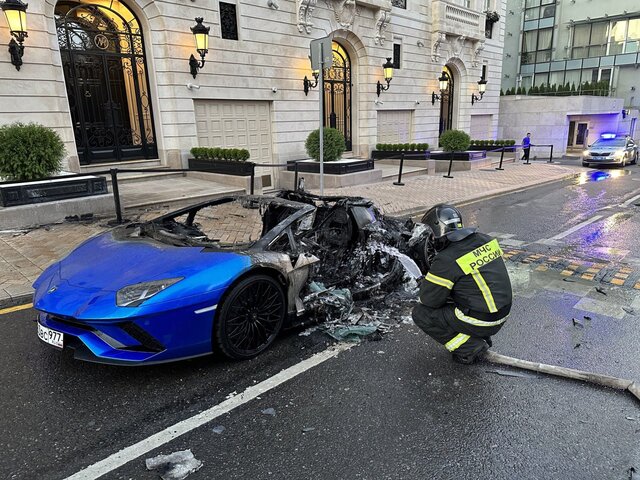 Lamborghini сгорел в центре Москвы