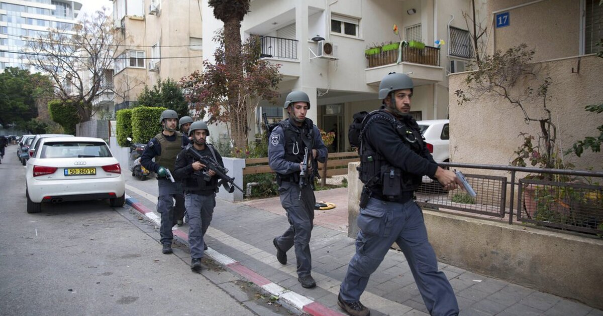 Нападение со. Полиция Израиля. Представитель полиции Израиля. Муниципальная полиция Тель-Авива. Полиция Израиля название.