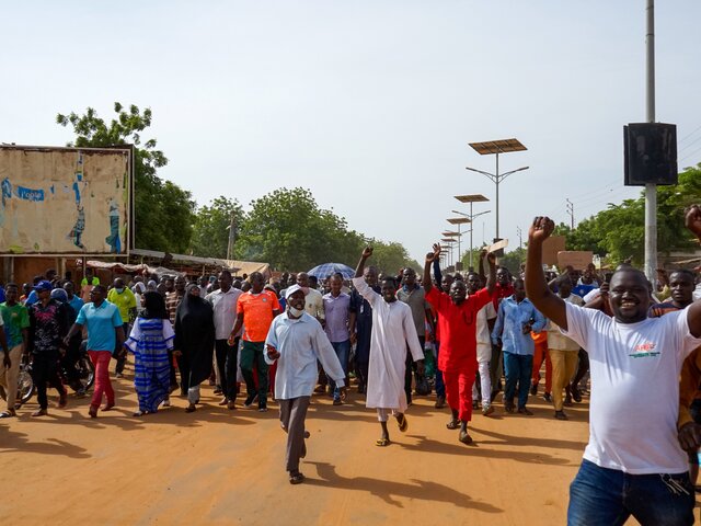 Лидер мятежников в Нигере заявил, что не поддастся давлению и не восстановит президента