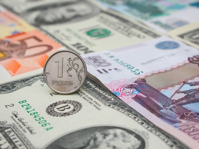 Курс доллара в начале торгов снизился до 96,83 рубля