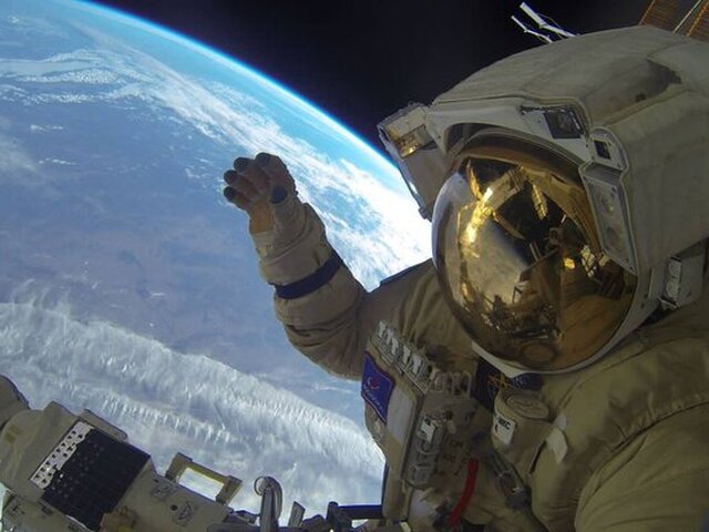 Космонавты РФ завершили выход в открытый космос