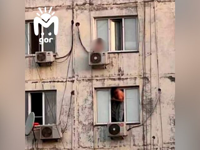 Соседка рассказала о спасении девочки с карниза 9-го этажа в Каспийске