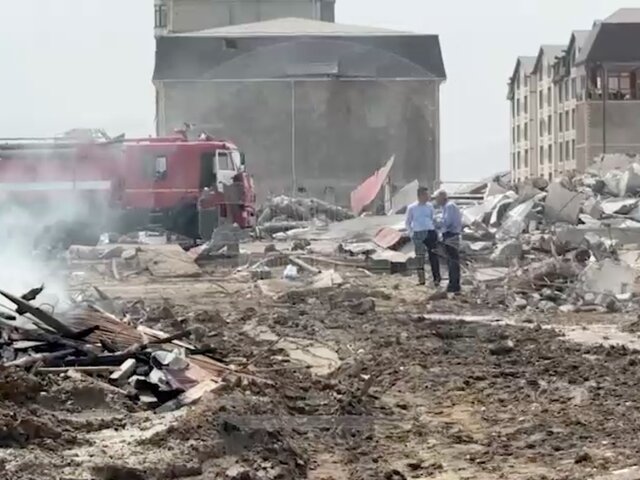 Подозреваемого в причастности к взрыву на АЗС в Махачкале доставили в Москву