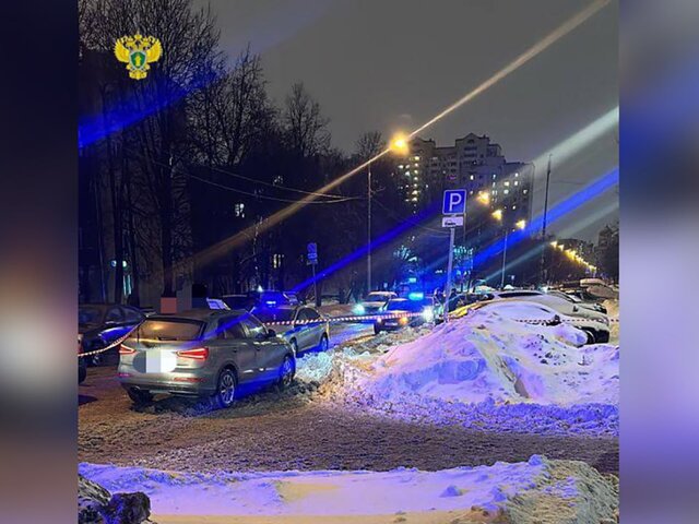 Мужчина ударил полицейского ножом на западе Москвы