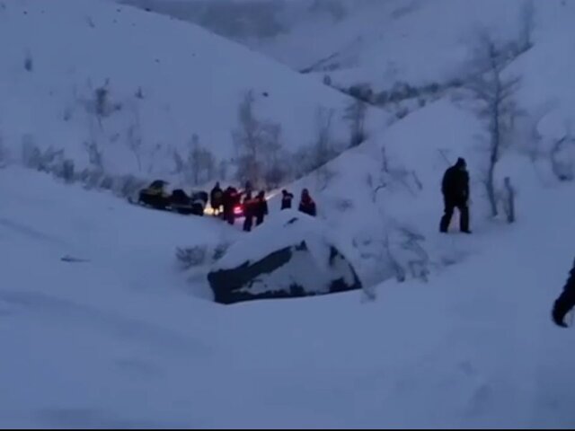 Два петербуржца погибли из-за схода лавины в Мурманской области