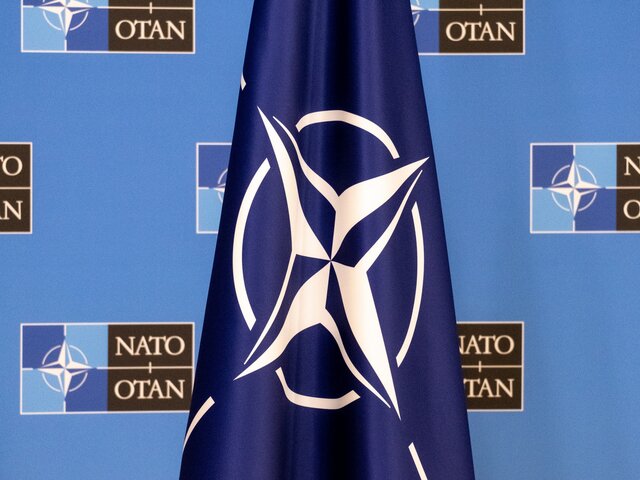 Во Франции призвали к уничтожению НАТО ради мира