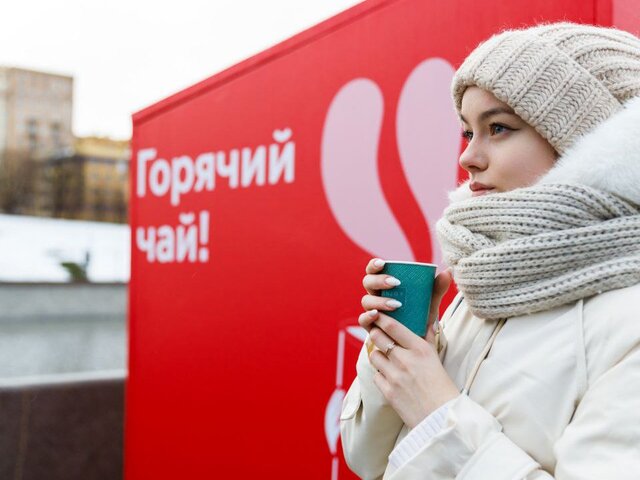 На четырех причалах в Москве раздают горячий чай и сладости