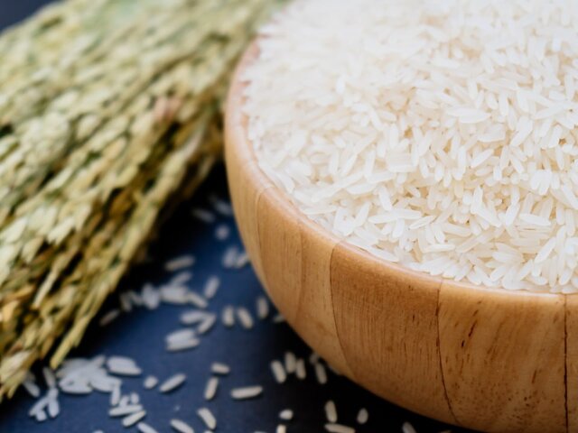 Кабмин РФ продлил до 30 июня 2024 года запрет на вывоз риса