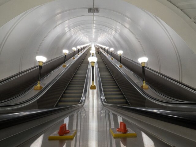 Эскалаторы на станции метро 