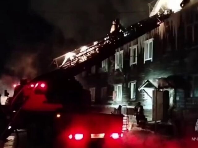 Площадь пожара в жилом доме в Иркутской области составляет 400 