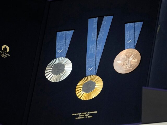 В Париже представили медали летних Олимпийских и Паралимпийских игр