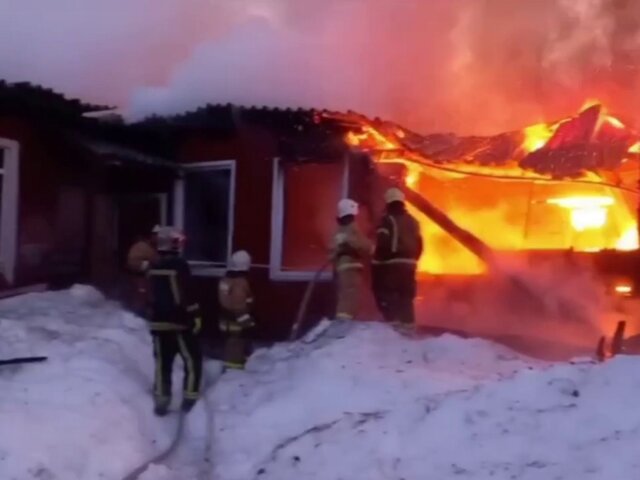 Пожар произошел в деревянной школе в Коми