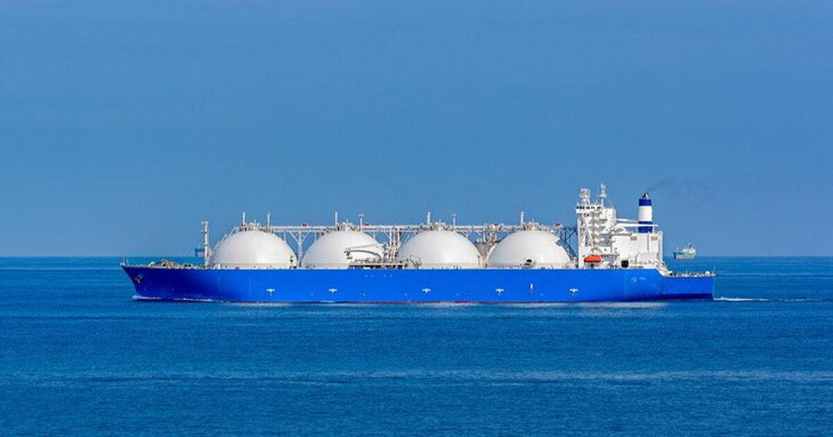 Сжиженный газ россии. LNG (liquefied natural Gas Carrier) судно. СПГ танкеры Катар. LNG liquefied natural Gas. Танкер для сжиженного газа.