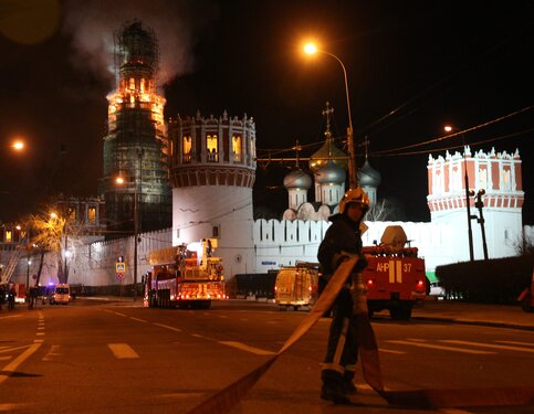 nBkSUhL2hlkimcu1PqzJrMCqzJ3w пожар в новодевичьем монастыре