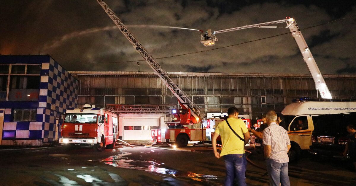 Крупный пожар в москве. Пожар на перовской улице 1. Пожар шоссе энтузиастов 1. Крупный пожар в москве. Пожар в лужниках.