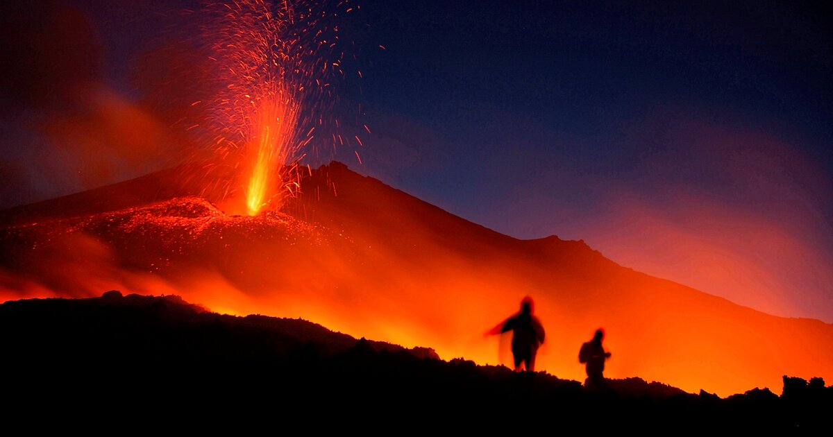 Вулкан бромо кратер. Вулкан гора лава. Вулкан жизни. Вулкан жизни. Извержение вулкана эйяфьядлайёкюдль 2010.