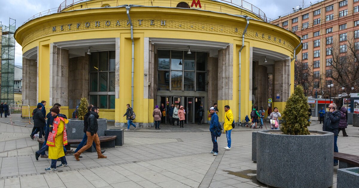 Новокузнецкое метро москва. Станция новокузнецкая москва. Московский метрополитен станция новокузнецкая. Станция метро новокузнецкая. Метро новокузнецкая 1943.