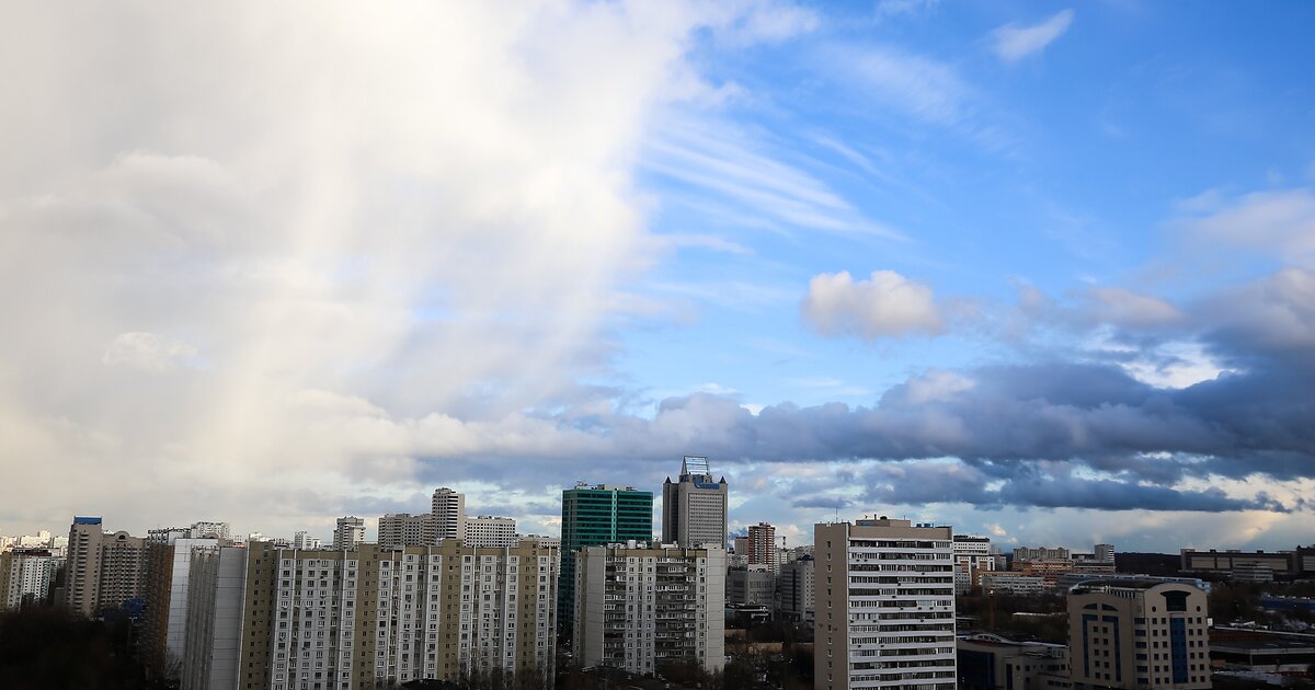 Приносит ясную погоду. Москва ясно. Ясная погода в Москве. Ясная погода в городе. Дожди в Москве Митино.