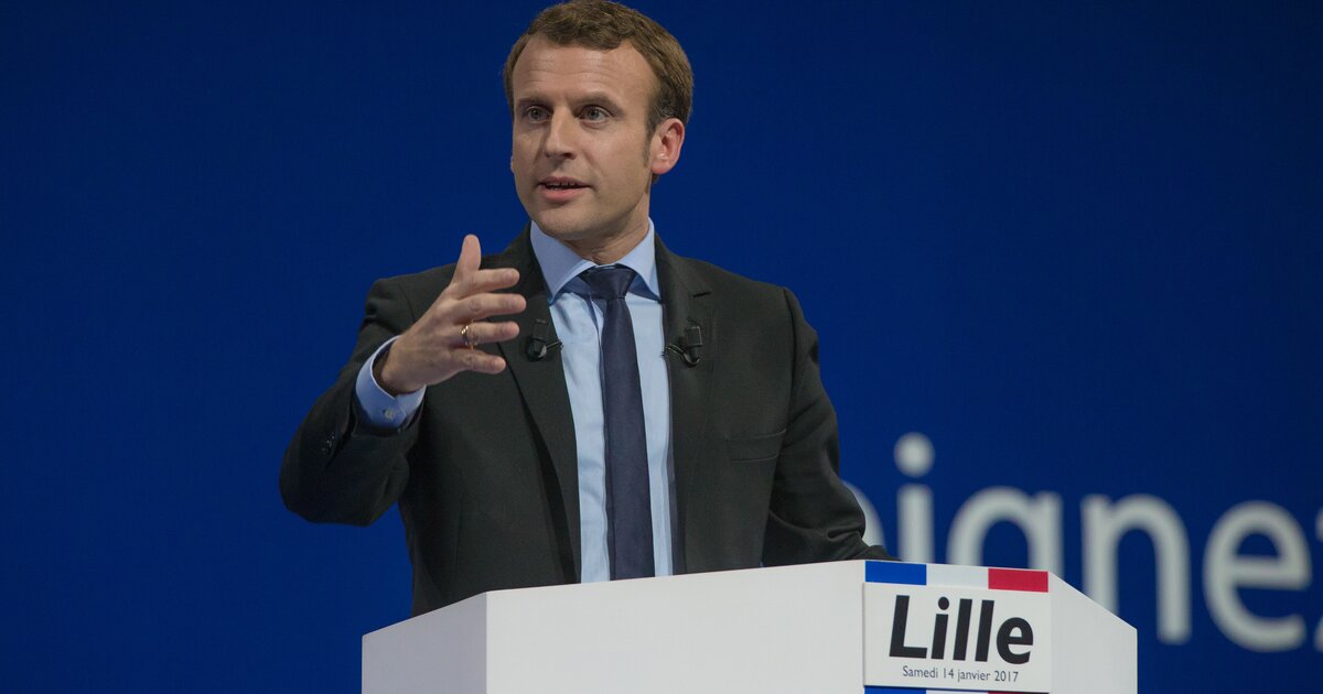 Порт ля рошель. Франция люди. Сборная франция на чм 2023. Эльфовой башни в париже. Завтрак с видом на эйфелеву башню в париже.